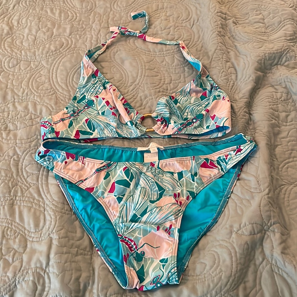 Elizabeth Hurley bikini swimsuit with matching sarong